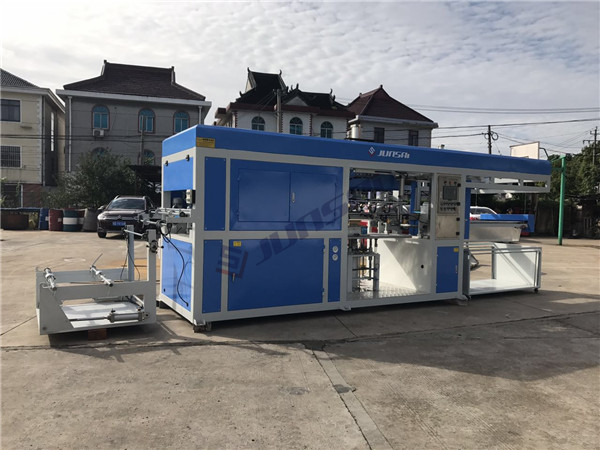 如何更換全自動吸塑機的真空泵油？